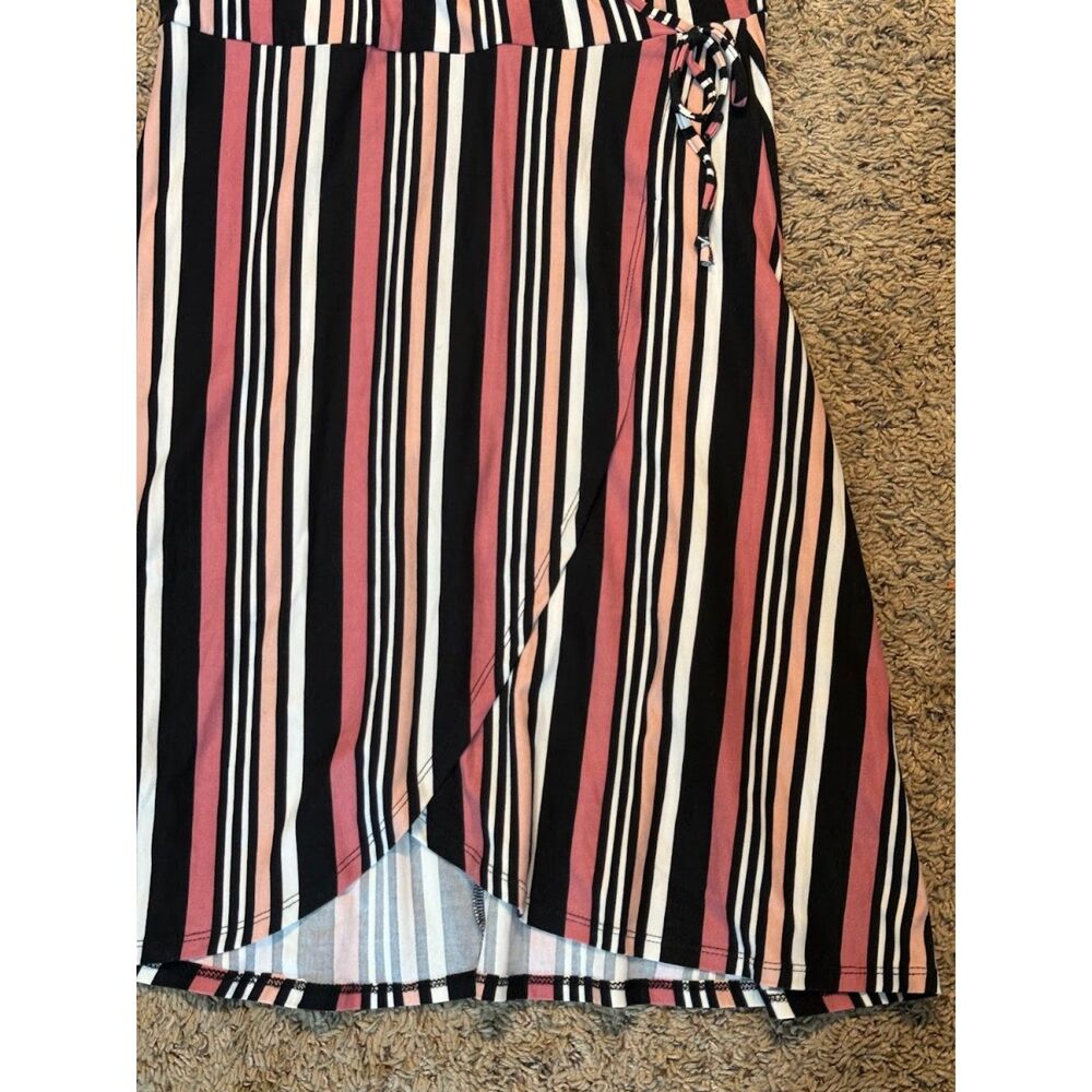 🌴Bobbie Brooks med  wrap dress - Picture 2 of 5